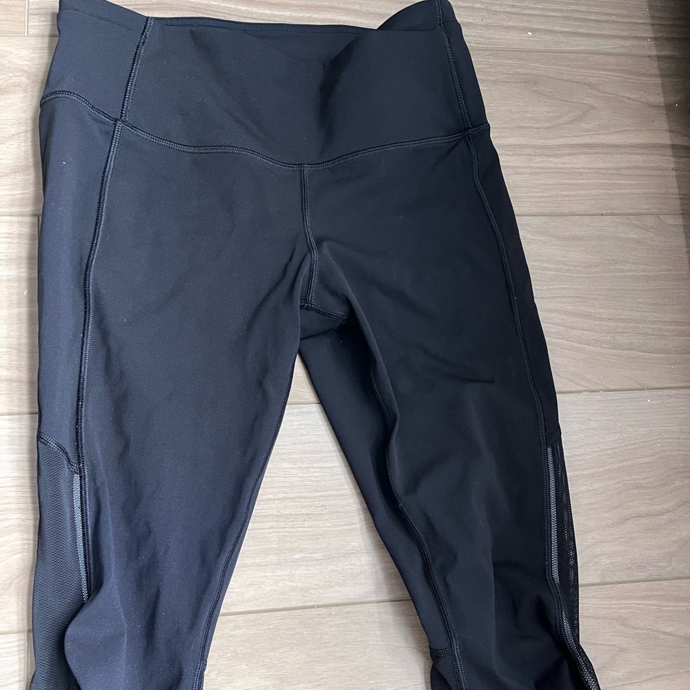 17” Lululemon train times crop